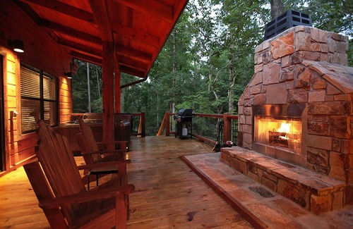 Broken Bow Cabine | Sunset Creek Spa Cabin - Cabine de luxe avec spa à vapeur humide et aromathérapie.