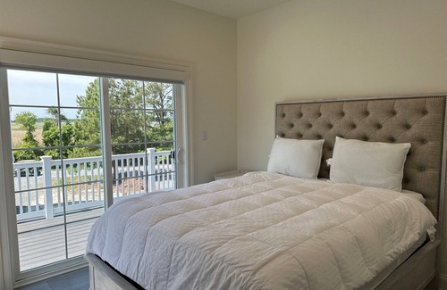 Broadkill Beach Maison | SUNSET DREAMS - 4 BD & 2.5 BA - Sleeps 8 - Short walk to Beach!