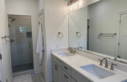 Broadkill Beach Maison | SUNSET DREAMS - 4 BD & 2.5 BA - Sleeps 8 - Short walk to Beach!