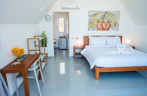Ko Chang Lit Et Petit-Déjeuner | Sunset Emily Villas - ROOM 7B / 1 - chambre double avec vue sur la mer & PETIT DÉJEUNER