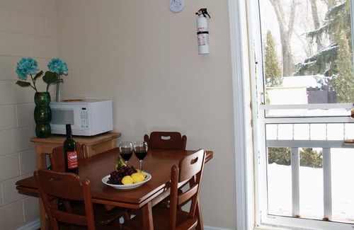 Lambton Shores Hôtel | Sunset Getaway 4 min walk to the beach! Family of 4