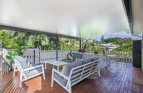 Milton Maison | Sunset Haven 4-Bd Retreat Milton, Steps to Suncorp