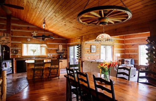 Flesherton Maison | Sunset Haven on Three Acres With Private Beach Front Pond