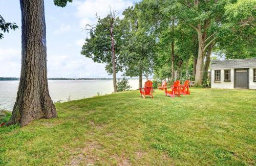 Venise-en-Quebec Villa | Sunset Heaven - Modern Lake House with Spa