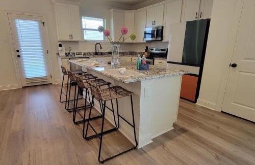 Lake Charles Maison | Sunset Hideaway 15 min from Downtown Lake Charles