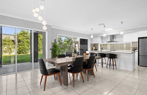 Pelican Waters Maison | Sunset House at Pelican Waters