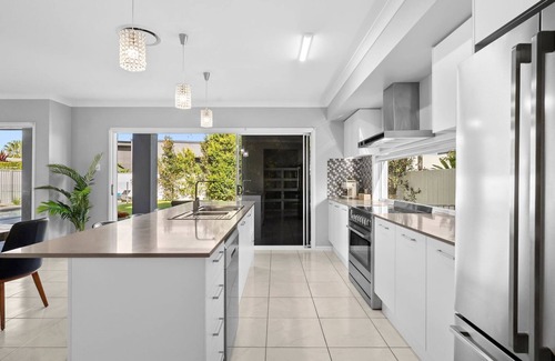 Pelican Waters Maison | Sunset House at Pelican Waters