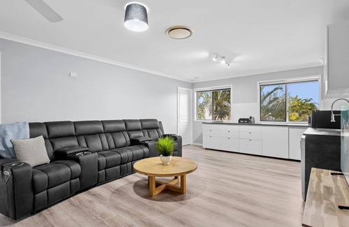 Pelican Waters Maison | Sunset House at Pelican Waters