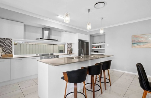 Pelican Waters Maison | Sunset House at Pelican Waters