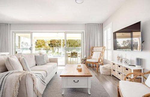 Swansea Maison | Sunset Lakefront