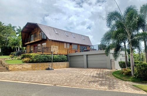 Algarrobos Maison | Sunset Log House minutes from Rincon & CaboRojo