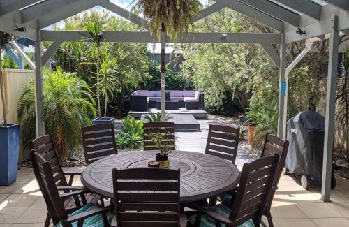 Anna Bay Appartement | Sunset on Birubi pet friendly air con water views WI-FI and outdoor spa