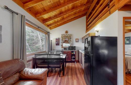 Stone Haven Maison | Sunset Point Mountaintop Cottage