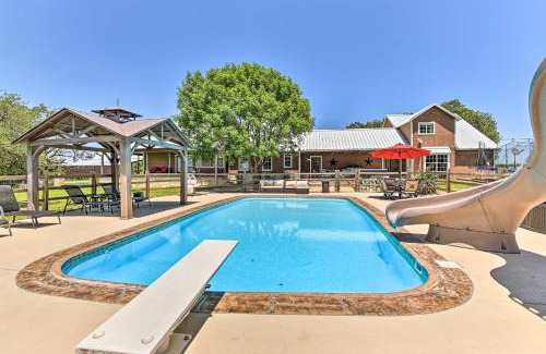 Sunset Maison | Sunset Ranch with Pool and Hot Tub on 29 Acres!