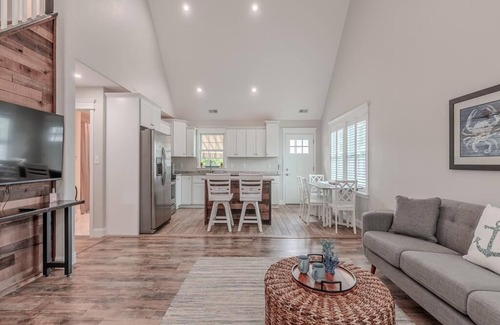Villas Maison | Sunset Sands - Bayside Home in Villas.﻿ This cozy, modern bayside home in Villas, NJ is perfect for families and friends. Just 2½ blocks from the peaceful Delaware Bay beach.