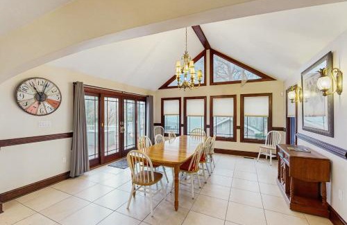 Lakeside Woods Maison | Sunset Serenity