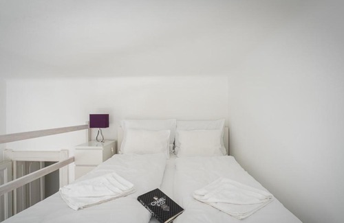 Kispest Appartement | Sunset Square Studio with gallery