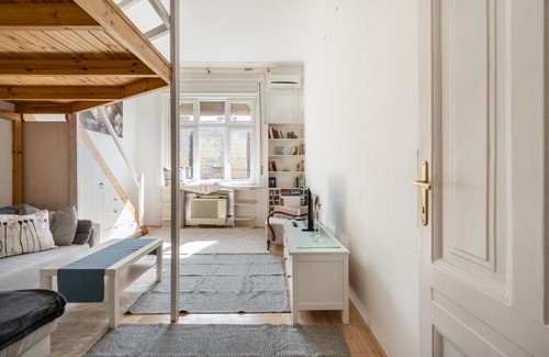 Kispest Appartement | Sunset Square Studio with gallery