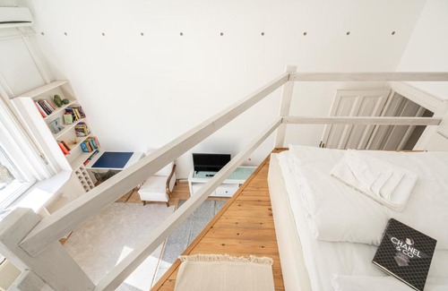 Kispest Appartement | Sunset Square Studio with gallery