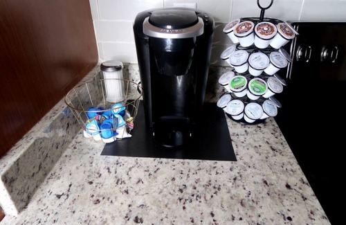 Paw Creek Appartement | Sunset Stays w/2QB/Balcony/ 3 Mins from Shopping & Dining