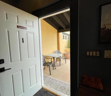 Pinnacle Peak Maison | Sunset Suite - Cave Creek Guest Suites