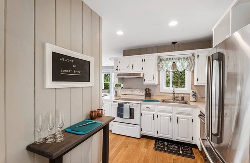 Amesbury Maison | Sunset Suite