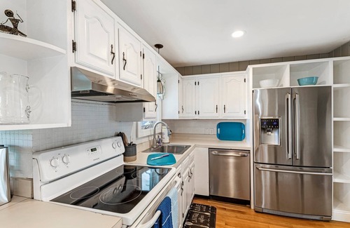 Amesbury Maison | Sunset Suite