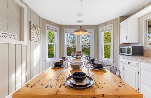 Amesbury Maison | Sunset Suite