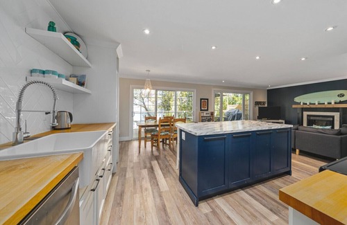 Picton Cottage | Sunset Surf Cottage - Picton, Ontario, Canada