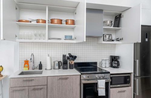 Garden District Appartement | Sunset View Studio by Eaton Centre