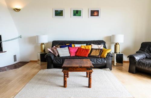 Breitenbrunn Maison | Sunset View Weekend house with lake view, balcony, garden, parking