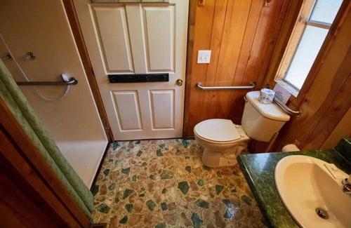Weatherford Cabine | Sunset Views and Serenity! Full Kitchen, Outdoor Pool, Splash Pad, Free Parking