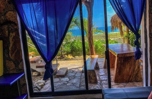 Puerto Escondido Maison | Sunset Villa is just 60 meters from the beach and 10 minutes from the airport.