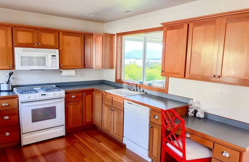 Lummi Island Maison | Sunset, Water Views with Hot Tub, Large Deck, and Privacy