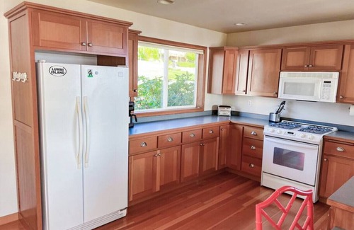 Lummi Island Maison | Sunset, Water Views with Hot Tub, Large Deck, and Privacy