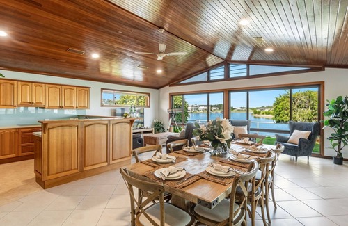Yamba Maison | Sunsets at 101 | Pet Friendly Waterfront