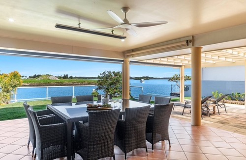 Yamba Maison | Sunsets at 101 | Pet Friendly Waterfront