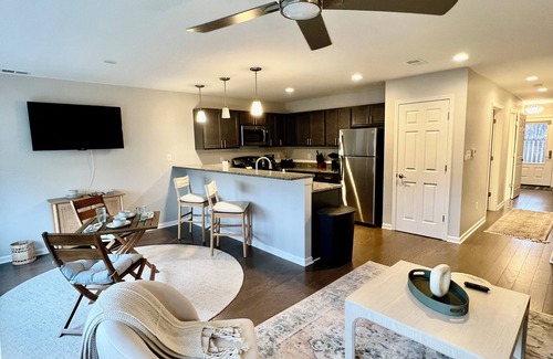Lake Erie Beach Maison | Sunsets at Angola on the Lake Charming 3-bedroom townhome