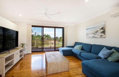 Culburra Beach Maison | Sunsets - Family Friendly, Affordable