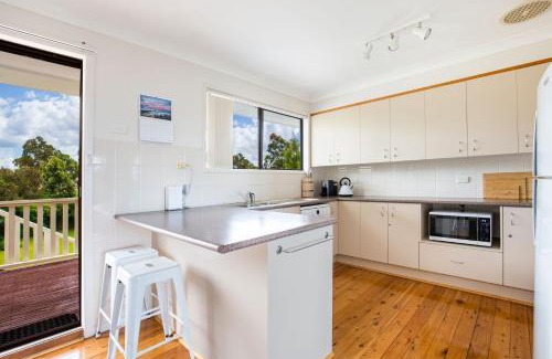 Culburra Beach Maison | Sunsets - Family Friendly, Affordable