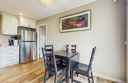 Des Moines Maison | Sunsets over Sound | Water-View Getaway on Half-Acre | Walk to Dining