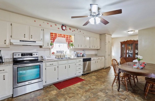 Chambersburg Maison | Sunsets With a Country View