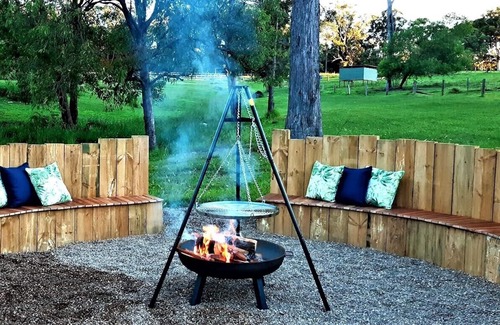Glass House Mountains Maison | Sunshine Coast Farm Stay