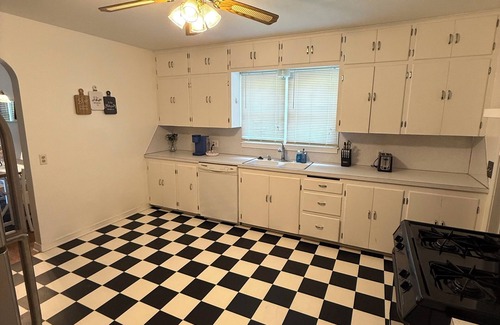 Ponca City Maison | Sunshine Blues - NEW - Gorgeous House in GREAT location