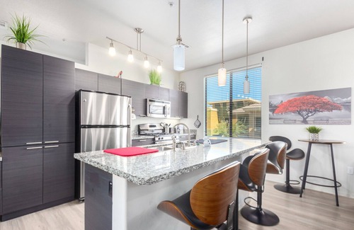 Mountain Park Ranch Maison | Sunshine-Filled Luxury Loft w/ Office, Balcony, Spa, Heated Pool, Fire Pit +