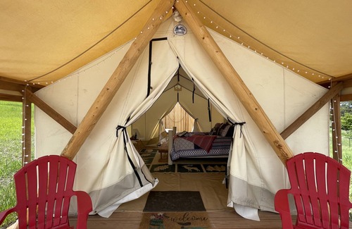 Monument Location De VR | “Sunshine” Glamping, Private Bath, Soaking Tub