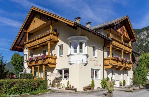 Scharnitz Appartement | Sunshine holiday apartment - very bright with a south- and west-facing balcony