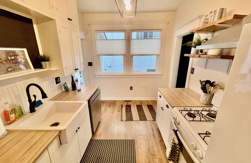 Mann Maison | Sunny Home au coeur de Seattle! Parking + W / D et Patio!