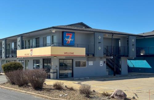 Coralville Hôtel | Super 7 Motel