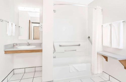 Bloomfield Hôtel | Super 8 by Wyndham Bloomfield